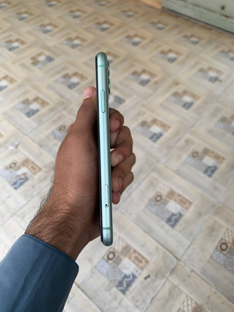 Apple iPhone 11 7