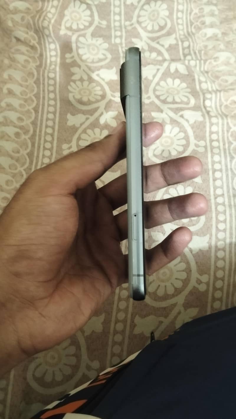 Google Pixel 8 2