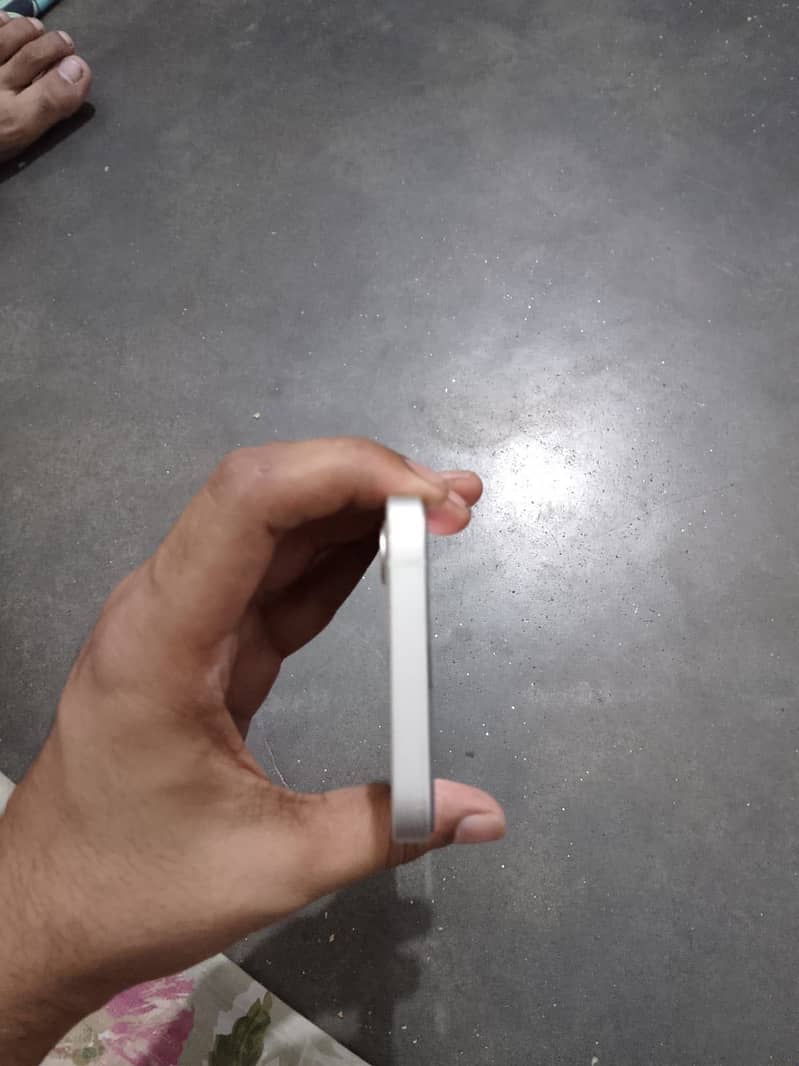 Apple iPhone 12 1