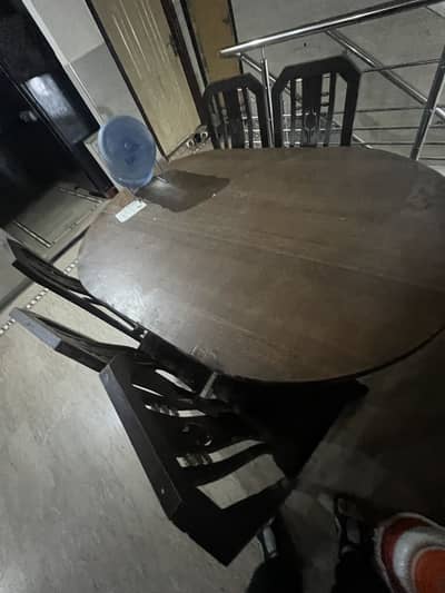 Dining table for same in used condition with 5 chairs