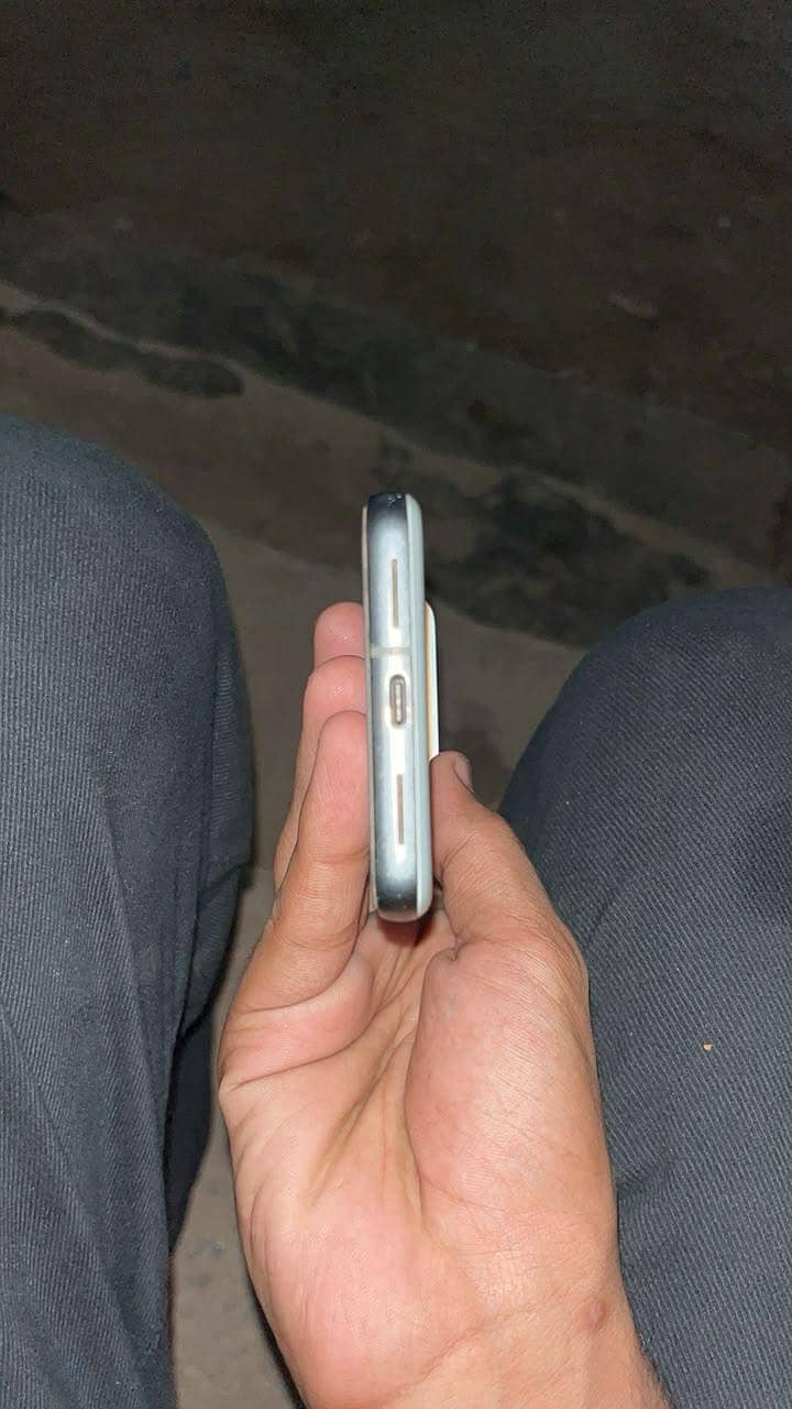 Google pixel 8 4