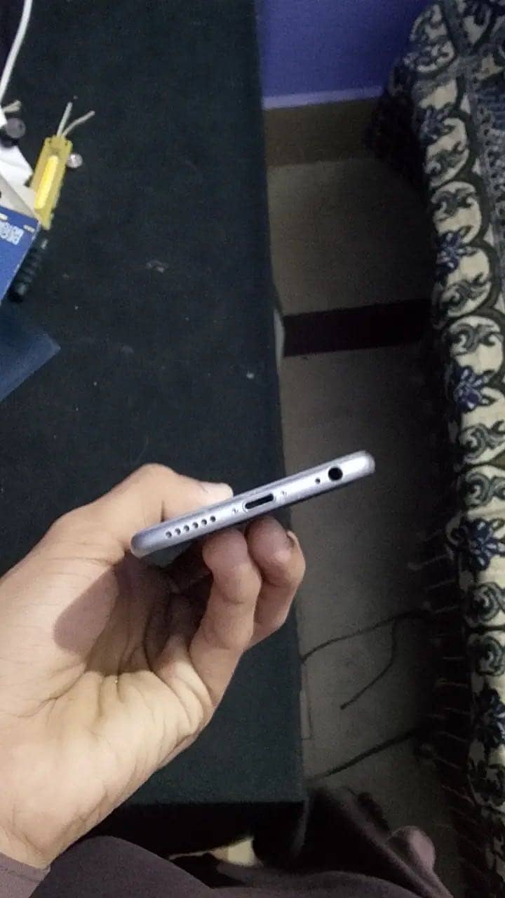 Apple iPhone 6S 1