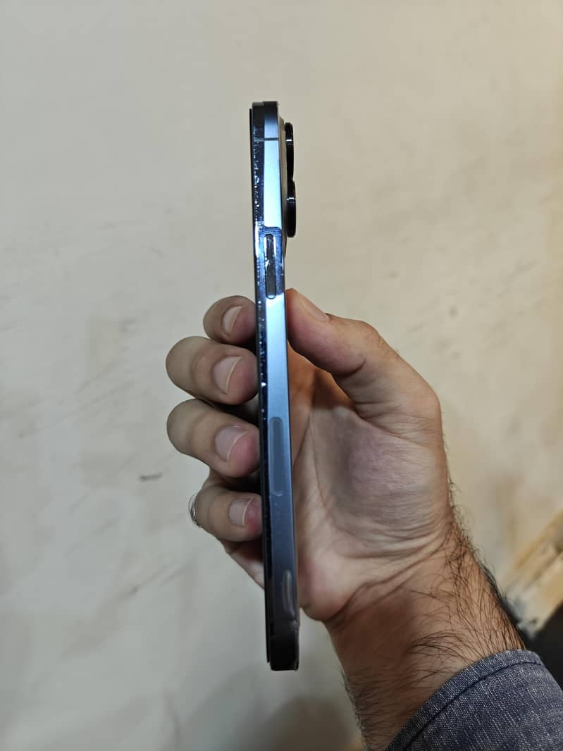 Apple iPhone 13 Pro Max 4