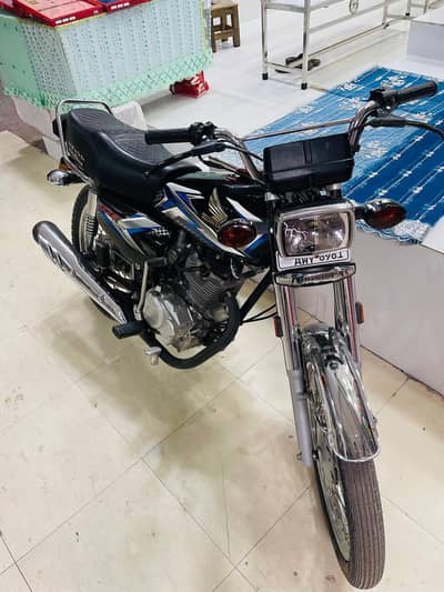 like change a new bike  2024 ka end ha 25 ka sticker ha total geniun