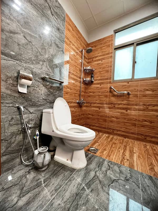 One bed room flat available e11 3