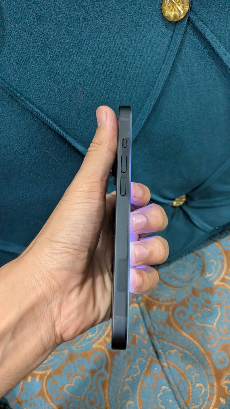Apple iPhone 14 4