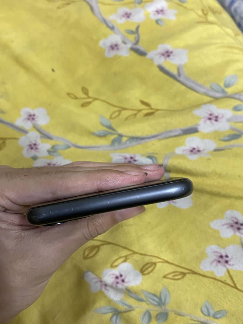 Apple iPhone 11 3
