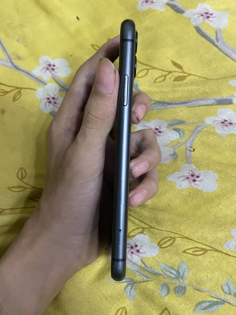 Apple iPhone 11 4