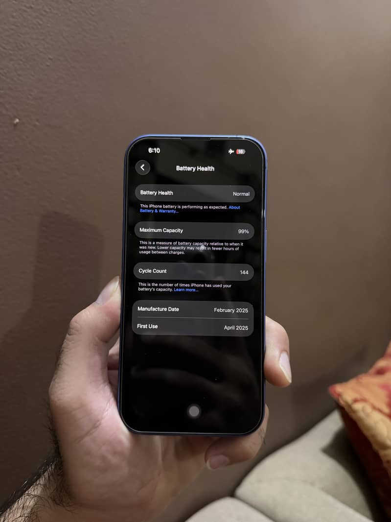 Apple iPhone 16 6