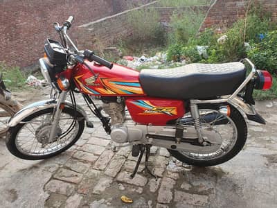 Honda 125 bilkul new condition.