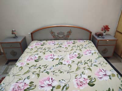 Queen size. floor bed with mattres