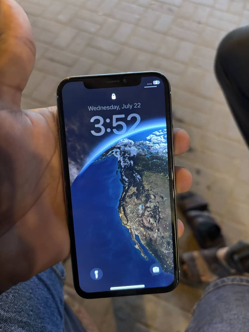 Apple iPhone X 3