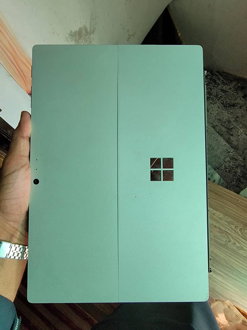 Microsoft surface laptop core i5 2