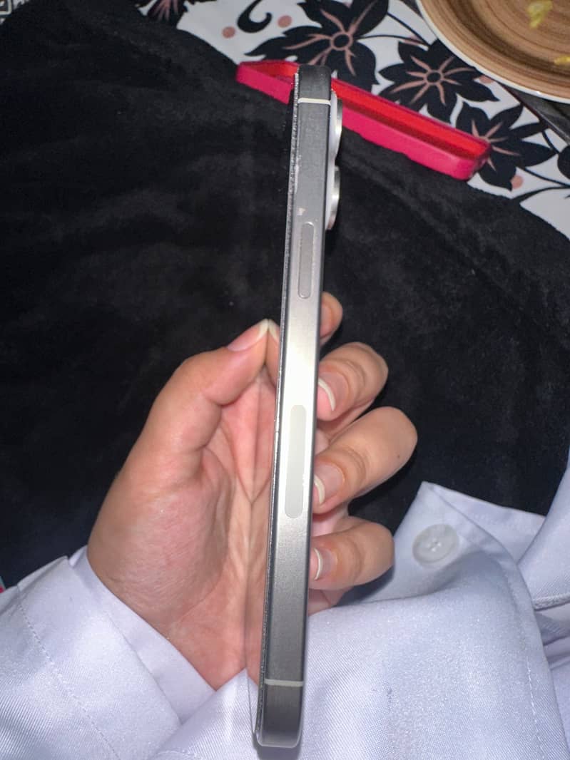 Apple iPhone 15 Pro Max 2