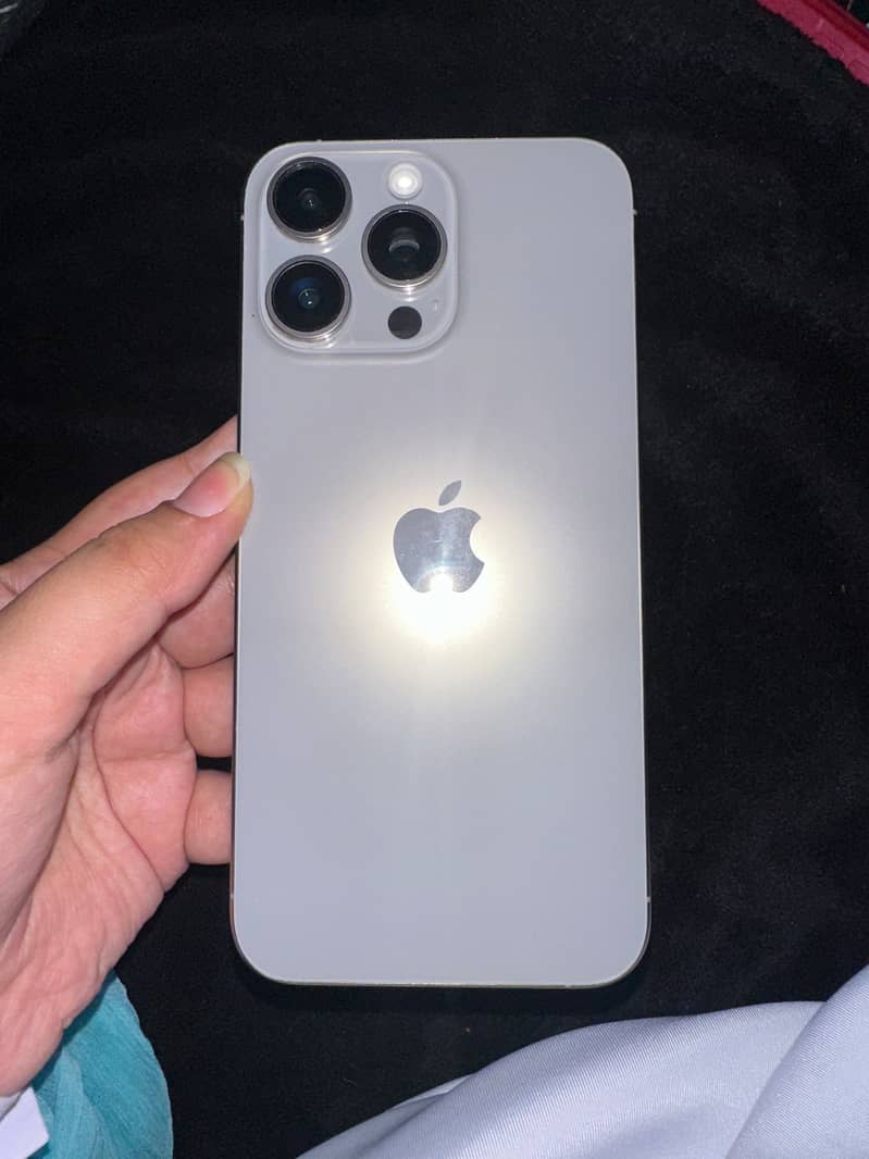 Apple iPhone 15 Pro Max 5