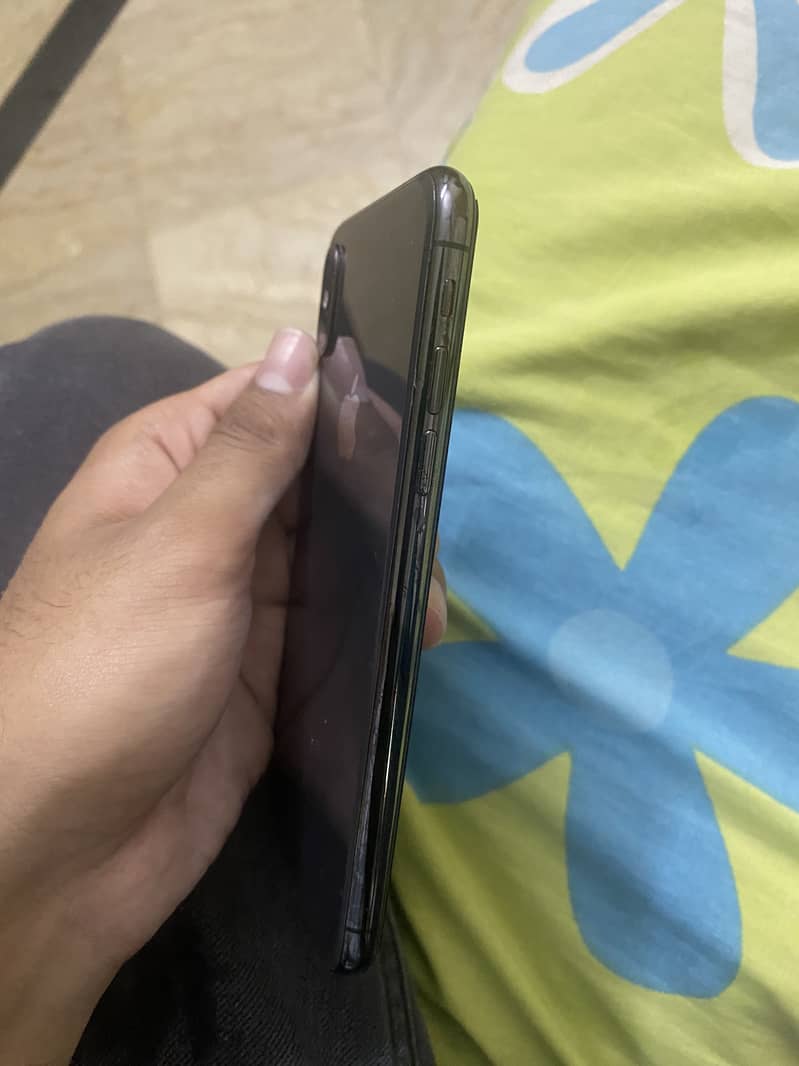 Apple iPhone X 4