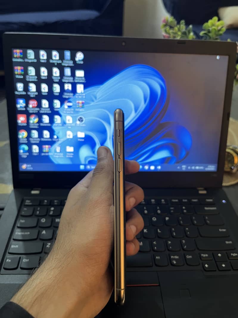 Apple iPhone 11 Pro Max 2