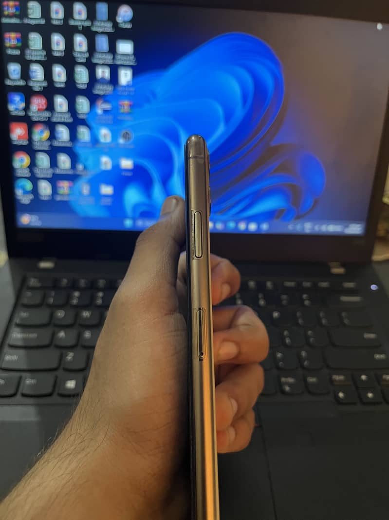 Apple iPhone 11 Pro Max 5