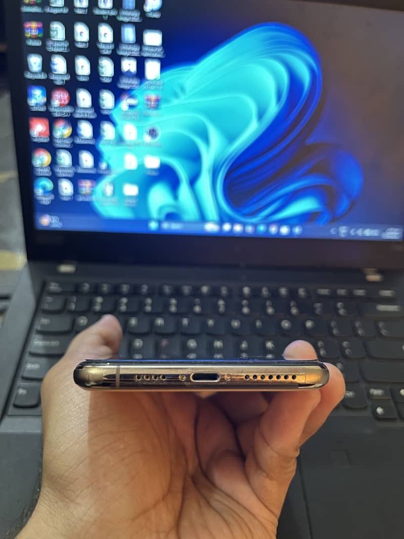 Apple iPhone 11 Pro Max 7