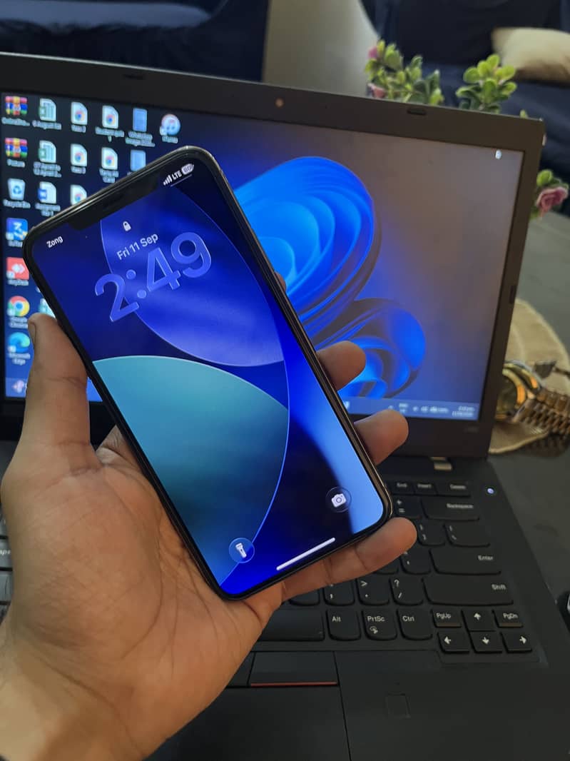 Apple iPhone 11 Pro Max 13