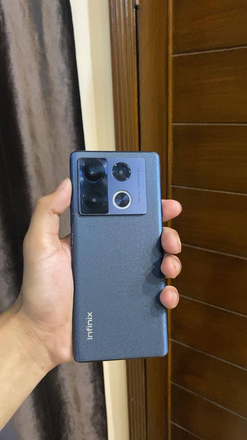 Infinix Note 40 Pro 4