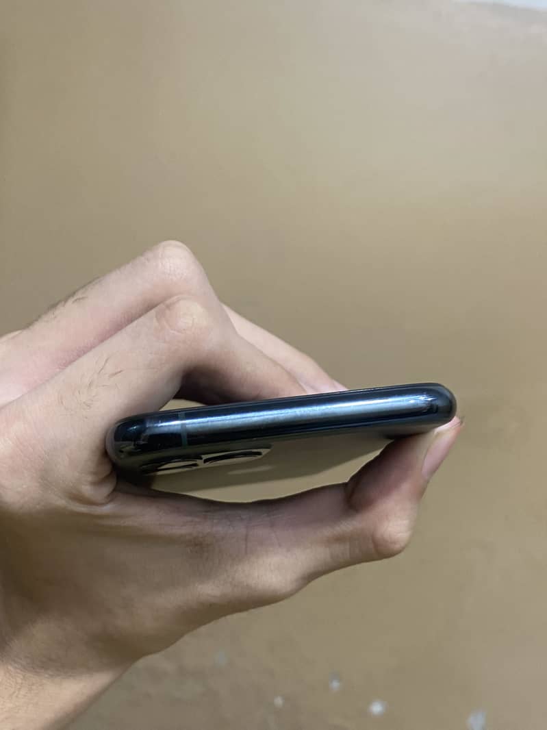 Apple iPhone 11 Pro 2