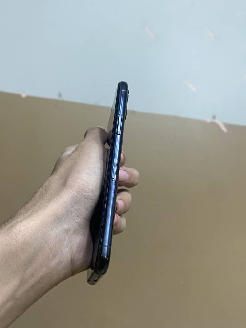Apple iPhone 11 Pro 3