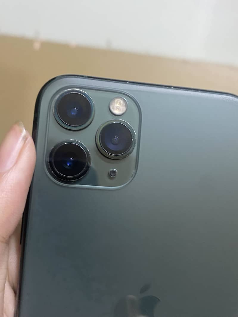 Apple iPhone 11 Pro 4