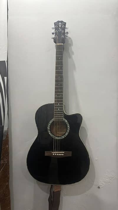 Black guitar with beg and accessories