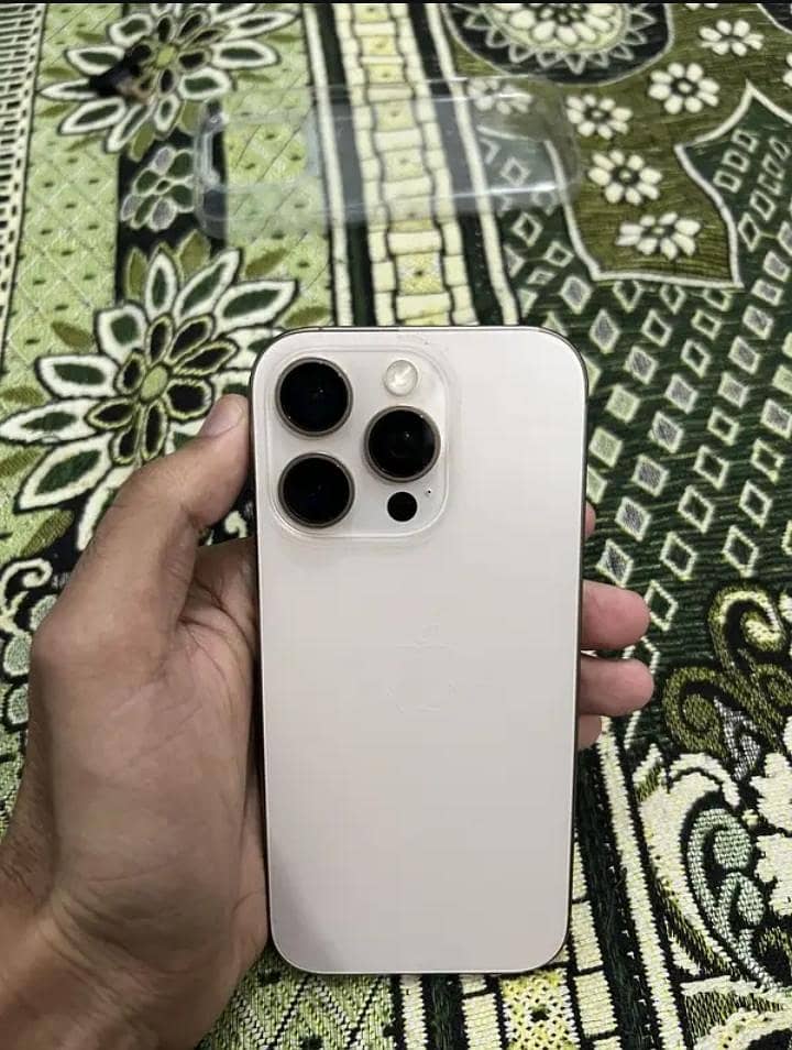Apple iPhone 16 Pro 2