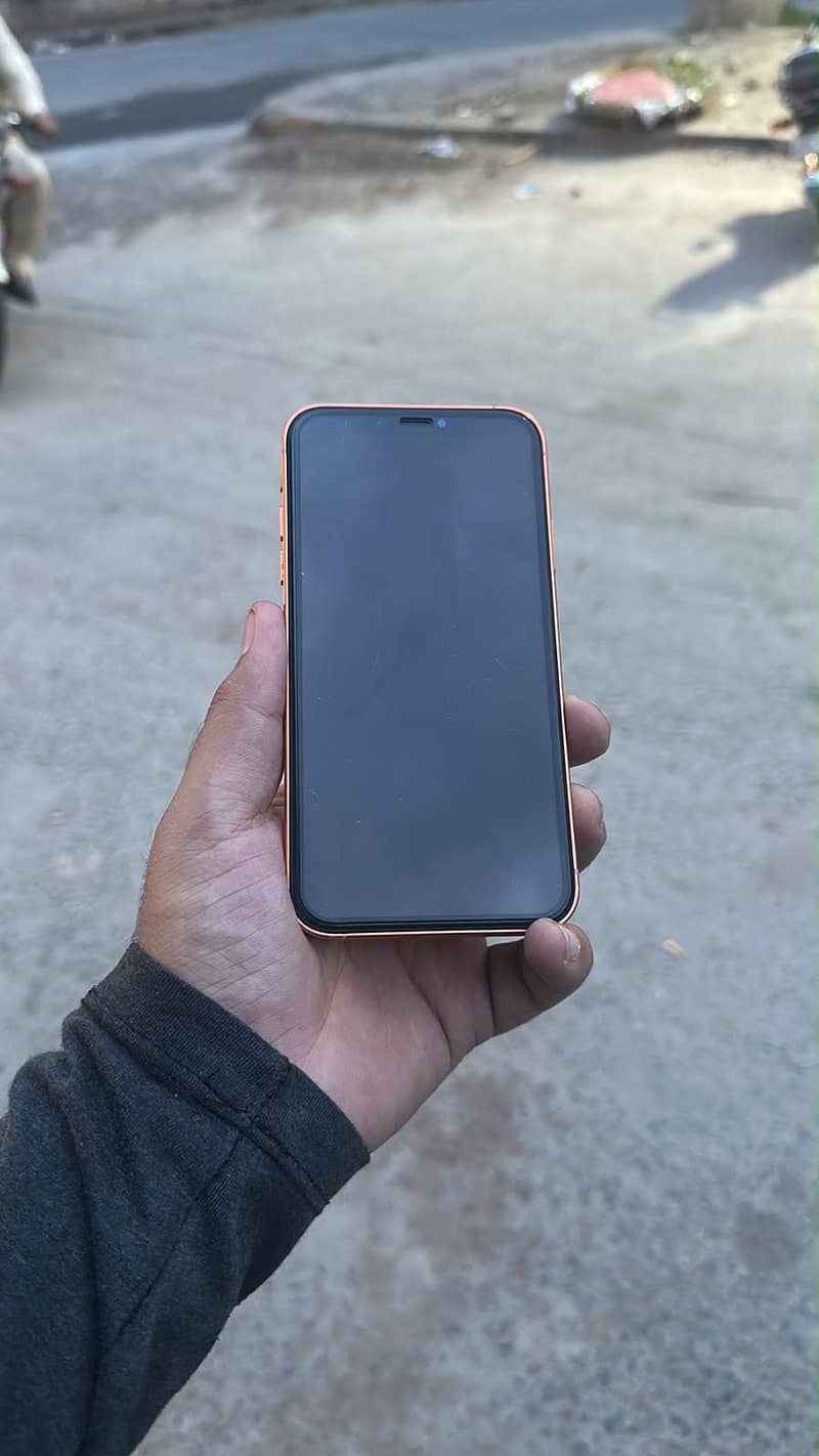 Apple iPhone XR 0