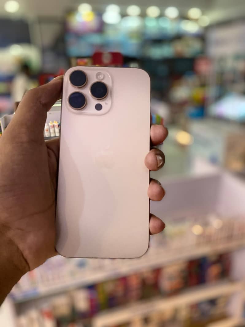 iPhone 16 pro max 3
