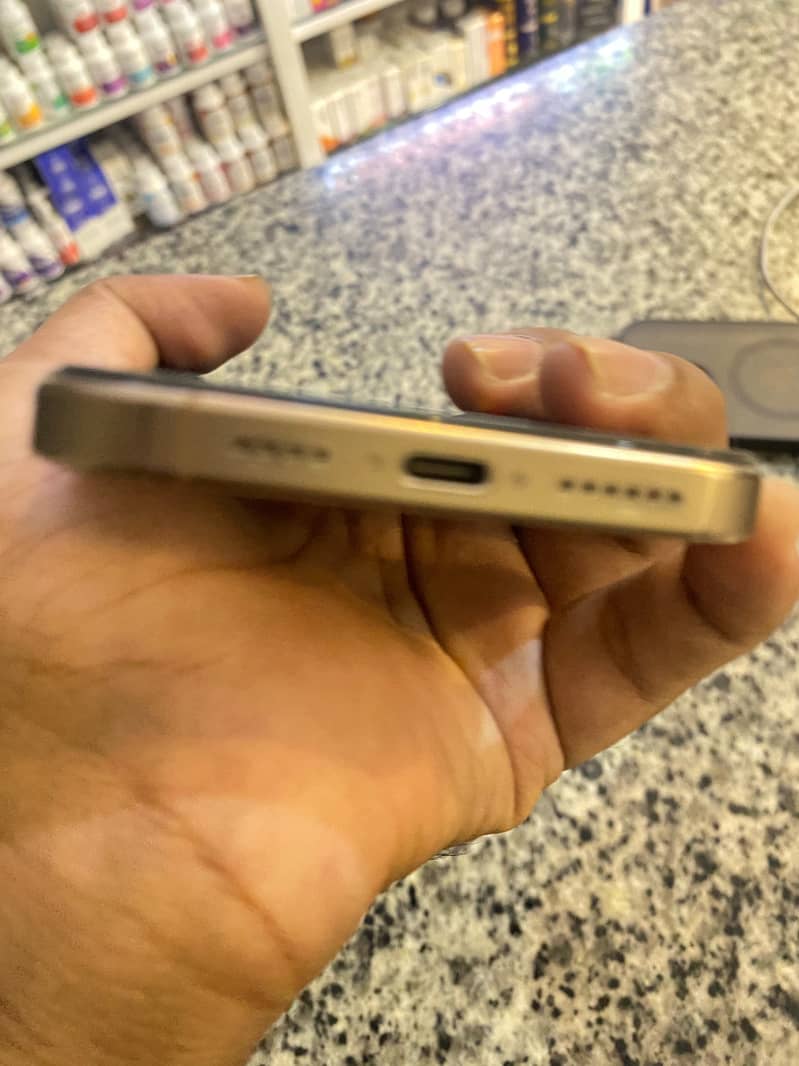 iPhone 16 pro max 6