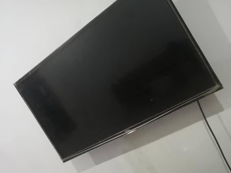 TCL 32' Non-Smart Basic LED 2