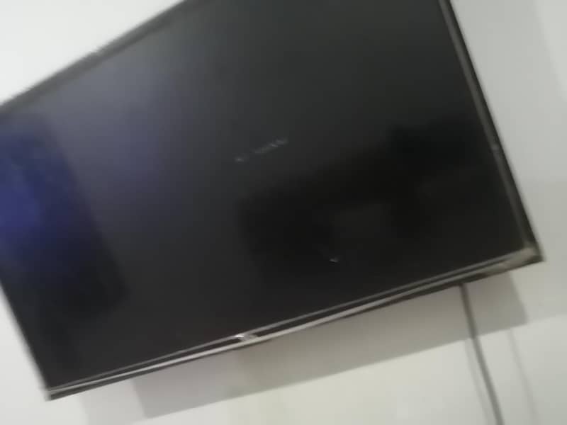 TCL 32' Non-Smart Basic LED 3