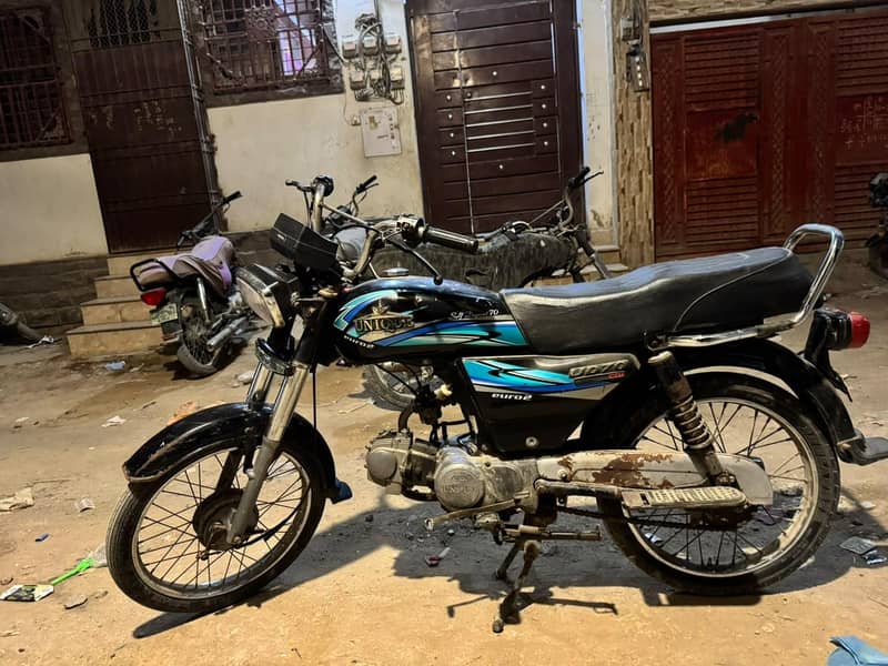 Unique CD 70 (2016 Model) 0