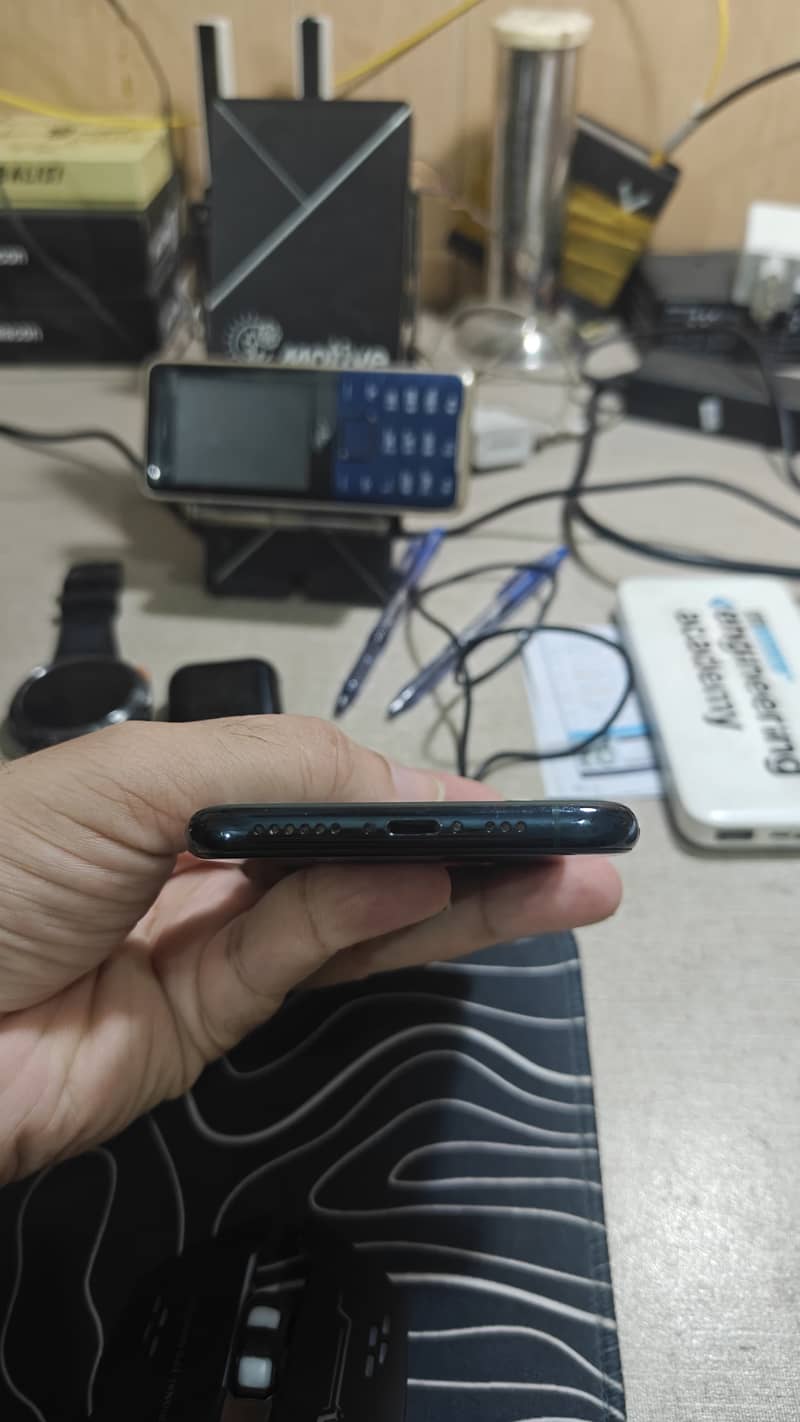 Apple iPhone 11 Pro 6