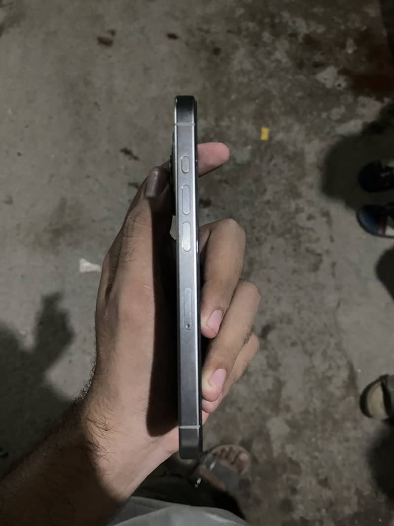 Apple iPhone 15 Pro 2