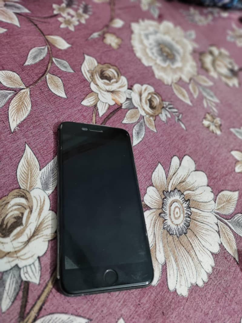 Apple iPhone 8 Plus 1