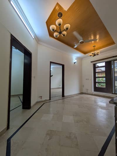 8 Marla Beautiful 3 Bed Upper Portion for Rent in E-11/4 Islamabad
