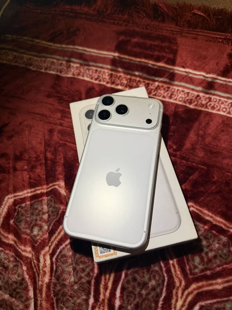 iPhone 17 Pro Max 4