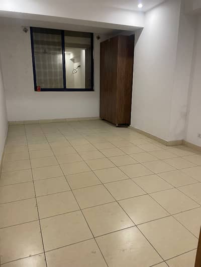 2bed tv lounge kitchen pani bijli gas