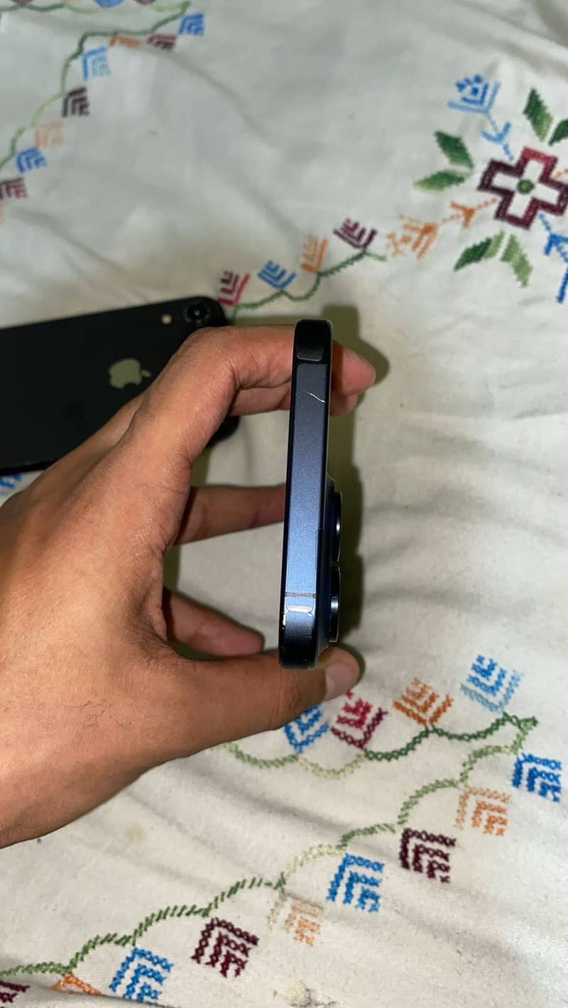 iPhone 15 pro max 4