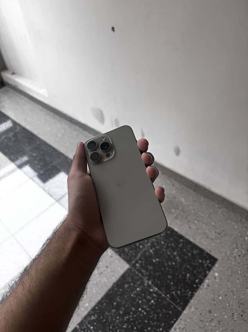 Apple iPhone 15 Pro Max 2