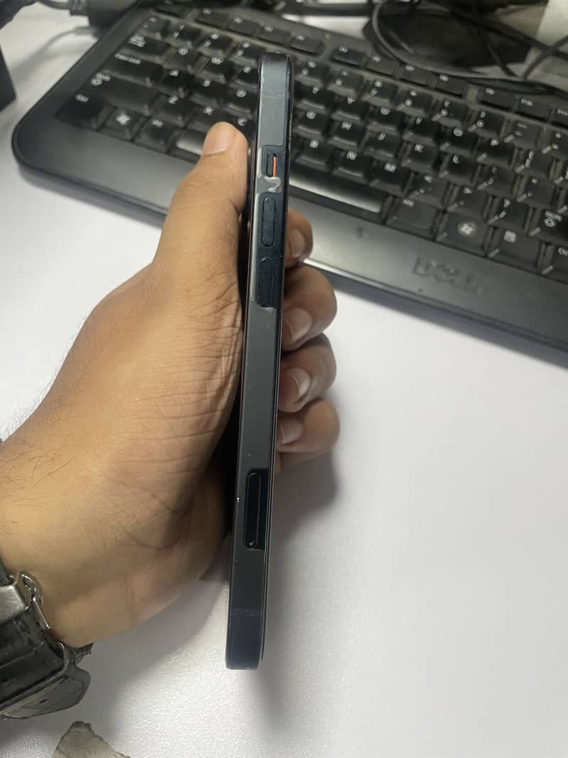 Apple iPhone 13 2