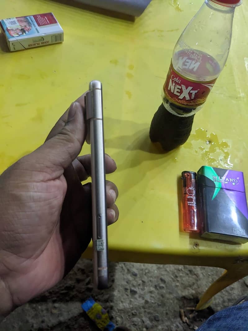 Google Pixel 8 4