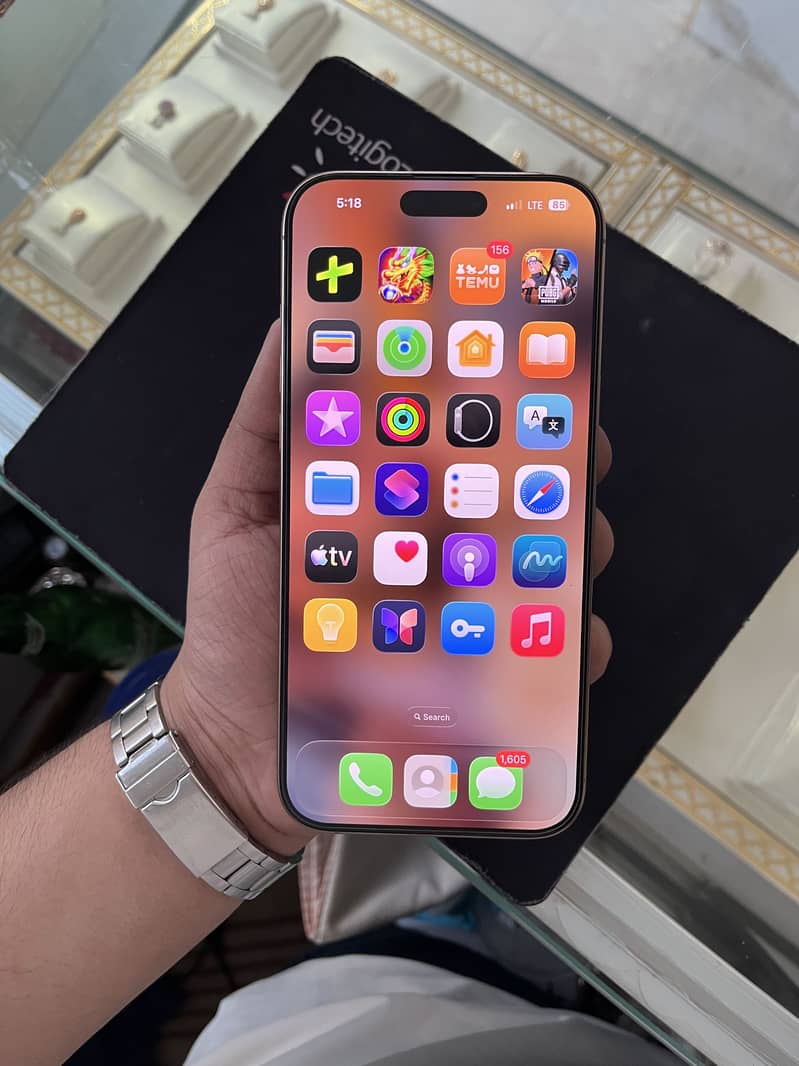 Apple iPhone 16 Pro Max 1