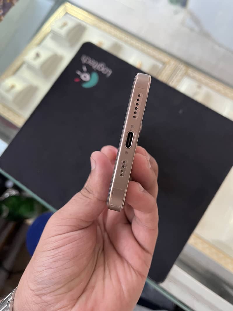Apple iPhone 16 Pro Max 5
