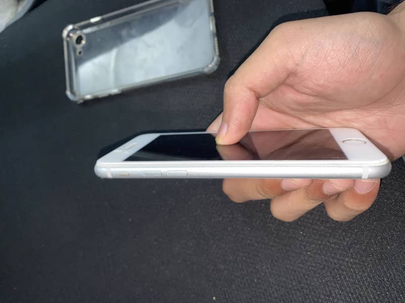 Apple iPhone 8 1
