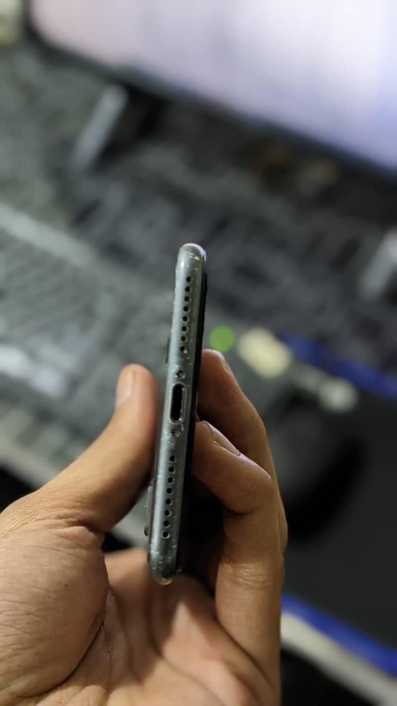 Apple iPhone 8 Plus 4
